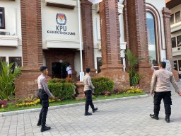 Pengamanan Kantor KPU dan Bawaslu Badung oleh Polresta Denpasar Selama Tahap Kampanye Pilkada 2024