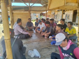 Cooling System Harkamtibmas Polsek Kuta Selatan Gelar "DUKBAR" dengan Buruh Proyek di Lingkungan S