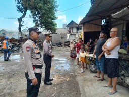 Bhabin Jimbaran Sambangi Pekerja Proyek, Ajak Warga Pendatang Jaga Kamtibmas