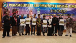PENGANUGERAH KHULTUR BUDAYA AN DI HARI BATIK NASIONAL