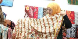 Khofifah Ajak Masyarakat Bangga Berbatik Di Hati Batik Nasional