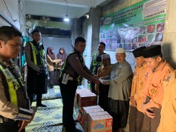Satlantas Polres Gresik Gelar Santunan Didalam Lingkungan Pondok Pesantren Roudlotul Hikmah