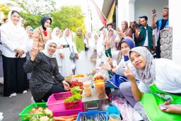 Blusukan Cek Harga Bapok di Pasar Templek Blitar