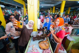 Khofifah Optimis Menang Tebal di Surabaya