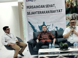 KPPU DENDA PT MORULA INDONESIA RP 10 MILIAR KARENA TERLAMBAT NOTIFIKASI AKUISISI PT MEDIKA SEJAHTERA