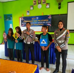 Satlantas Polres Pringsewu Gelar Pembinaan dan Pelatihan Patroli Keamanan Sekolah di SMPN 3 Gadingre