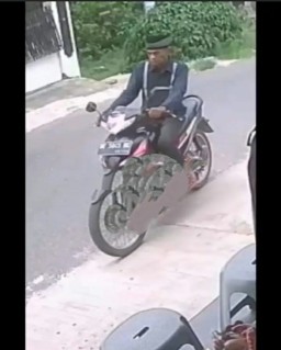 Pria Paruh Baya Melarikan Diri Usai Bertransaksi Pada Aplikasi Dana Di Sebuah Di Kecamatan Pringsewu