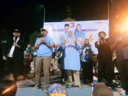 Band Musik Meriahkan Kampanye Paslon No Urut 3  H. Riyanto dan Umi Laila Di Pendopo Pringsewu