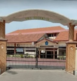 Ketua Maki Jatim Akan Gembok Pagar Sekolah SMAN 10 Surabaya Buntut Mutasi Kepala Sekolah