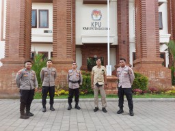 Pengamanan Tahap Kampanye Pilkada 2024 di Kantor KPU dan Bawaslu Badung Berjalan Kondusif