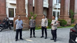 Pengamanan Kantor KPU dan Bawaslu Badung dalam Tahap Kampanye Pilkada 2024 oleh Polresta Denpasar
