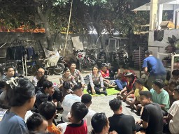 Mewujudkan Pilkada 2024 Aman Dan Damai Kapolsek Denbar Cooling System Bersama Warga Pendatang
