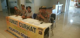 "Jumat Curhat" di Wilayah Hukum Polsek Benoa, Dengarkan Curhat Pekerja Pelabuhan