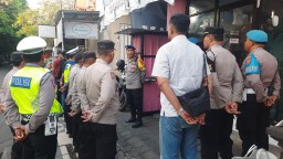 Pengamanan Kampanye Blusukan Paslon 2 "ADI CIPTA" di Pasar Kuta II Berjalan Aman
