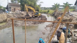 Jembatan Penghubung Dua Desa Mulai Dikerjakan 