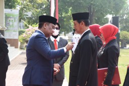 Hari Pahlawan, PNS Sidoarjo Terima Tanda Kehormatan Satyalencana Karya Satya Dari Presiden RI 
