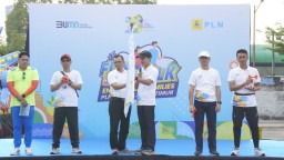 PLN Icon Plus Bersama PLN Group Jawa Timur Semarakkan Fun Walk Hari Listrik Nasional ke-79