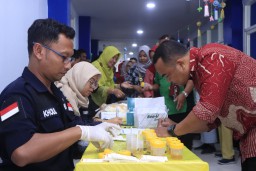 Gandeng BNN, Unitomo Tes Urine Dosen dan Tenaga Kependidikan