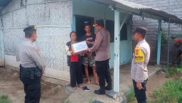 Kapolsek Gilimanuk Berikan Bantuan Tali Kasih di Lingkungan Asri Timur Gilimanuk
