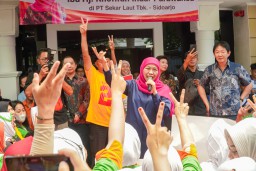Direksi Hingga Karyawan Sekar Laut Sidoarjo Kompak Dukung Khofifah