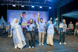 Iyai Mirzani Dan Jihan Sukses Meriahkan Konser Riang Gembira Di Lapangan Fajar Agung Pringsewu