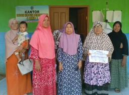 Pekon Sinar Mulya Bagikan 46 Kpm Terima BLT-DD Tahap II Tahun 2024