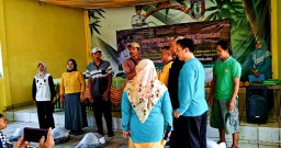 Penyerahan Bantuan Ikan Konsumsi Untuk Pekon Sriwungu Di Aula Kantor Kecamatan Banyumas Tahun 2024