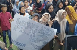 Ribuan Masiyarakat Tulungagung Mendukung Paslon no urut 3, Riyanto-Umi