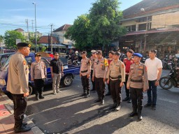 Pengamanan Blusukan Tatap Muka Paslon Nomor Urut 1 di Pasar Sanglah oleh Polresta Denpasar