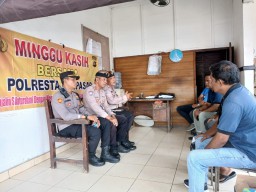 Polresta Denpasar Gelar Giat Minggu Kasih di Pos Pengamanan Pantai Legian
