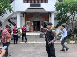 Pemungutan Suara Ulang, Polda Bali Kawal 460 Lembar Surat Suara ke KPU Kabupaten Gianyar*