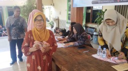 Dua Puluh Lima Warga KPM Semambung Wonoayu Terima BLT-DD