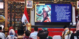 "Seminar Nasional FH Unitomo: Upaya Kolektif Ciptakan Budaya Damai dan Hapus Tradisi Carok di Madura"