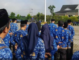 Pj. Bupati Pringsewu DR. Marindo Kurniawan Pimpin Apel Perdana Awal Tahun 2025