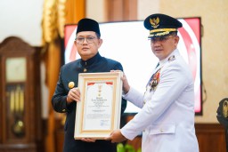 Pj. Gubernur Jatim Kembali Lantik Aries Agung Paewai Sebagai Pj. Walikota Batu