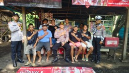 Kapolsek Gilimanuk Gelar "Jumat Curhat" Bersama Sopir Truk, Sosialisasikan Operasi Keselamatan Agung 2025