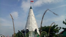 Spektakuler! Tumpeng Tempe 10 Meter Kembali Hadir di Acara Ruwat Desa Sedenganmijen