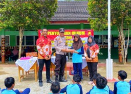 Sikum Polres Tanggamus Gelar Penyuluhan Hukum di SMPN 1 Bulok