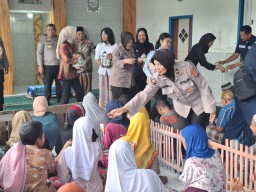 Sambut Bulan Suci Ramadhan Bidhumas Polda Jatim Gelar Baksos Peduli ODGJ