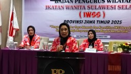 Ratna Syam Yahya Pegang Tongkat Kepemimpinan Ikatan Wanita Sulawesi Selatan Jawa Timur 2025-2030