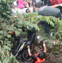 Jenazah Pria asal Urangagung dengan motor matic ditemukan di Sungai Prambon.