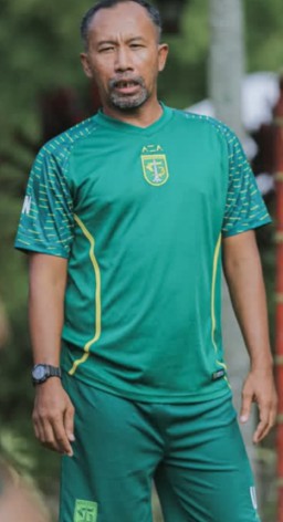 Uston Nawawi Asisten Pelatih Persebaya Surabaya : Khusnul Khotimah Coach Bejo