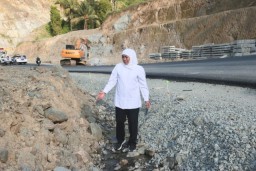 Gubernur Khofifah Instruksikan Dinas PU Bina Marga Jatim Kebut Perbaikan dalam Tiga Bulan