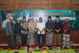 H.Riyanto Pamungkas Ajak Tokoh P3KP, Tokoh Agama dan Insan Pers Bukber Di Kediamannya