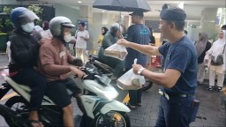 Baksos’e Suroboyo dan Bank BJB Cabang Surabaya gelar Takjil on the Spot