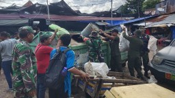 Warga Aprisiasi Kegiatan Karya bakti Pembersihan Pasar Yang Dimotori Kodim 1604 Kupang