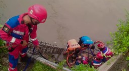 Pria Tenggelam di Sungai Karet Terduga Pelaku Jambret Tugu Pahlawan