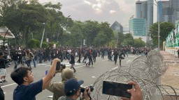 Aksi Mahasiswa Surabaya Tolak UU TNI, Promeg 96 Ancam Datangi Polrestabes 