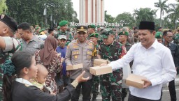 Solid untuk Masyarakat, Forkopimda Sidoarjo Bagikan Takjil Bersama