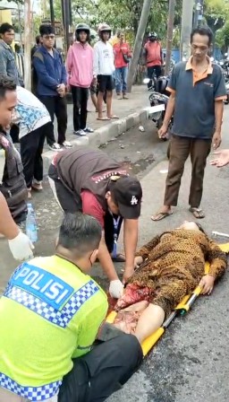 Kurang Fokus Berkendara, Terlindas Truk Di Jalan Raya Gedangan - Sidoarjo